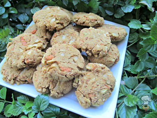 (wheat, gluten and dairy-free, vegan, vegetarian) apple carrot molasses dog treat/biscuit recipe