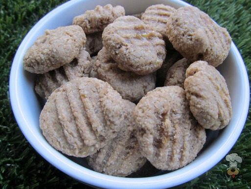 (wheat and dairy-free, vegan, vegetarian) peanut butter honey banana dog treat/biscuit recipe