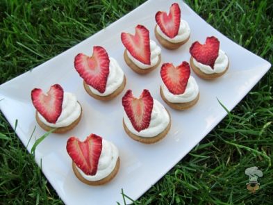 (gluten and wheat-free) strawberry peanut butter banana kisses! dog treat recipe