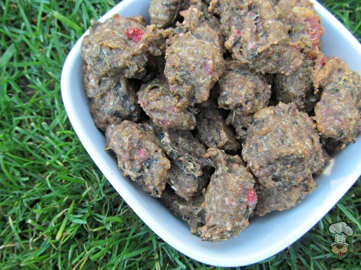 (wheat and dairy-free) strawberry bacon kale dog treat/biscuit recipe