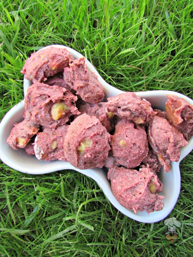 (wheat and dairy-free, vegan, vegetarian) banana beet dog treat/biscuit recipe