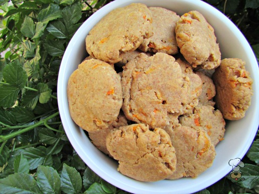 (wheat and dairy-free, vegan, vegetarian) peanut butter carrot dog treat/biscuit recipe