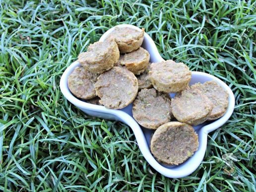 (dairy-free, vegan, vegetarian) apple kale mint dog treat/biscuit recipe 