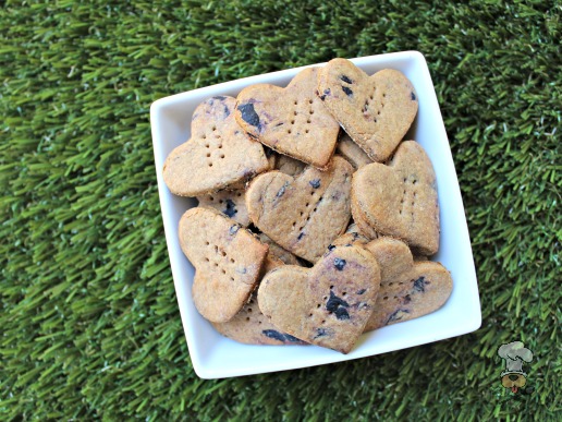 (wheat and dairy-free) peanut butter blueberry dog treat/biscuit recipe