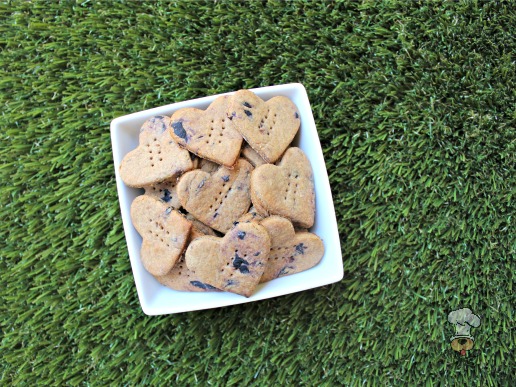 (wheat and dairy-free) peanut butter blueberry dog treat/biscuit recipe