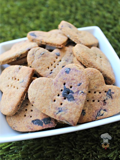 (wheat and dairy-free) peanut butter blueberry dog treat/biscuit recipe