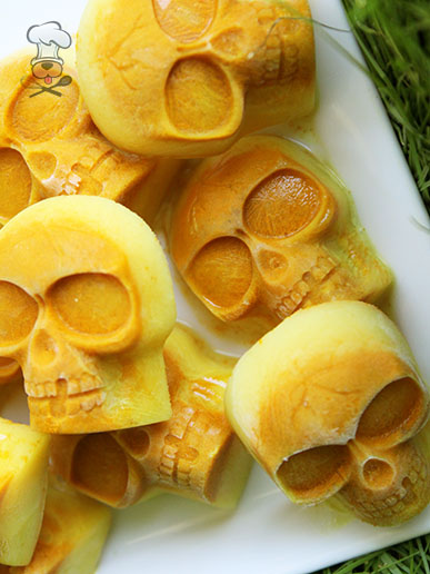 (grain, gluten, wheat and dairy-free, vegan, vegetarian) golden skulls dog treat recipe